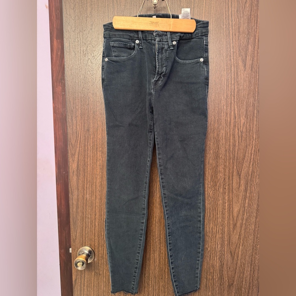GOOD AMERICAN GOOD LEGS CROPPED JEANS SIZE 4 DARK WASH 26.5” INSEAM